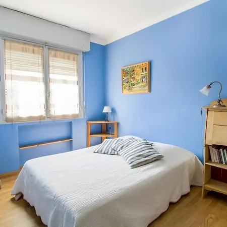 Beautiful Sea View Downtown Apt With Terrace By Guestready דירה קאן
